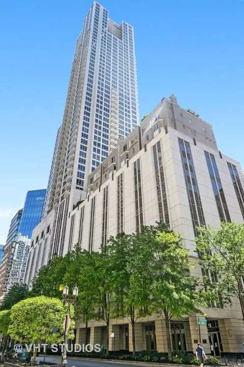 55 Erie St #P191-P162, Chicago, IL 60611