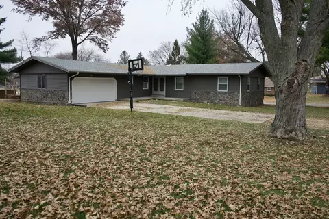 3068 City View Dr, Rockford, IL 61101