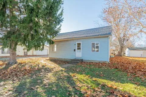 713 N George St, Clinton, IL 61727