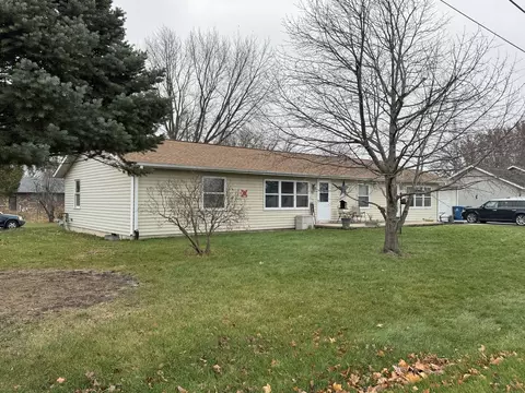 303 W Pieronnet St #303-305, Amboy, IL 61310