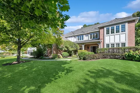 1101 New Castle Dr, Libertyville, IL 60048