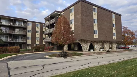 1321 S Finley Rd #105, Lombard, IL 60148