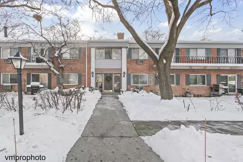 707 E Falcon Dr #C207, Arlington Heights, IL 60005