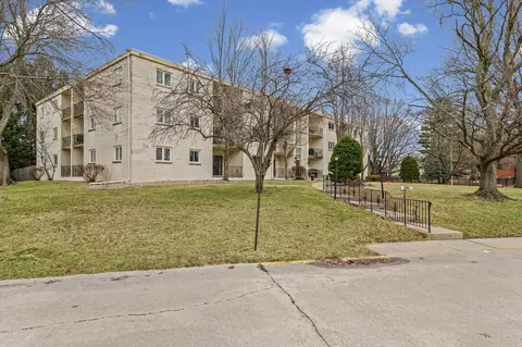 1004 E Harding Dr #303, Urbana, IL 61801