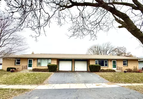 402 Elmwood Dr, Belvidere, IL 61008