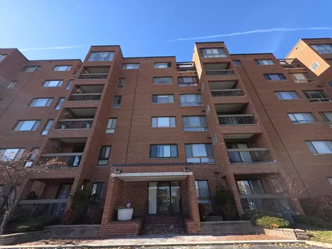 600 Naples Ct #510, Glenview, IL 60025