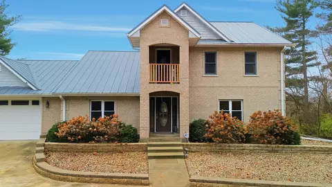 7231 S Lost Nation Rd, Dixon, IL 61021
