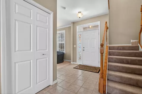 Entry Way - 234 Longview Dr, Elgin, IL 60124 photo 2 of 4