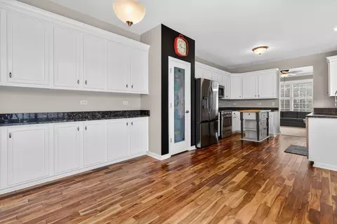 Kitchen - 234 Longview Dr, Elgin, IL 60124 photo 5 of 5