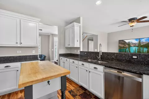 Kitchen - 234 Longview Dr, Elgin, IL 60124 photo 3 of 5