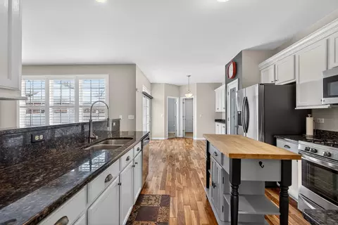Kitchen - 234 Longview Dr, Elgin, IL 60124 photo 4 of 5