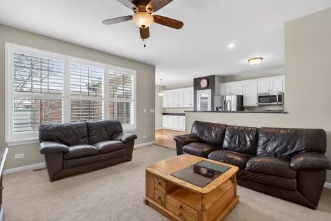 Living - 234 Longview Dr, Elgin, IL 60124 photo 2 of 5