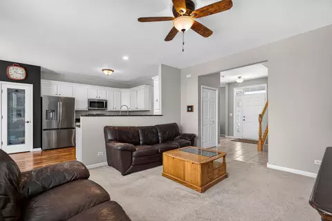 Entry Way - 234 Longview Dr, Elgin, IL 60124 photo 1 of 4