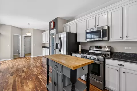 Kitchen - 234 Longview Dr, Elgin, IL 60124 photo 2 of 5