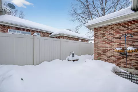 Exterior - 234 Longview Dr, Elgin, IL 60124 photo 5 of 6