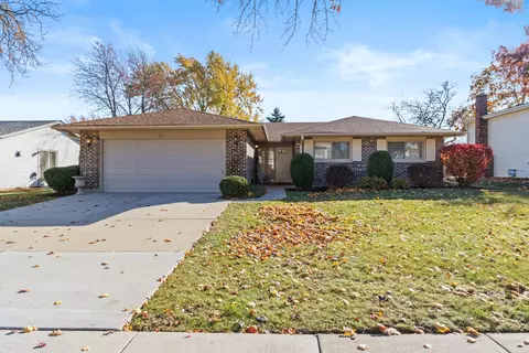315 Cottonwood Ct, Schaumburg, IL 60193