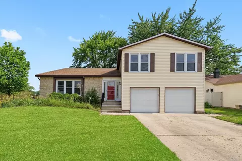 88 Hesterman Dr, Glendale Heights, IL 60139