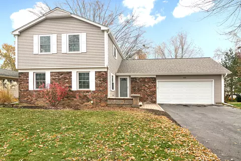 630 Woodhollow Ln, Buffalo Grove, IL 60089