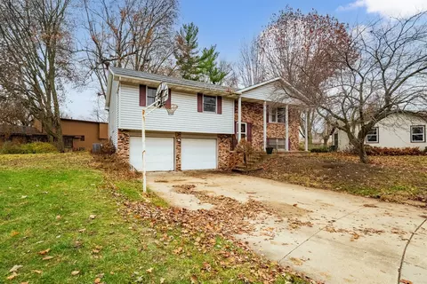 Exterior - 901 Charlotte Dr, Normal, IL 61761 photo 6 of 9