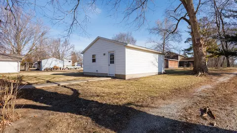 Exterior - 305 S Harrison St, Colfax, IL 61728 photo 4 of 7