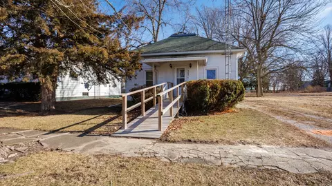 305 S Harrison St, Colfax, IL 61728