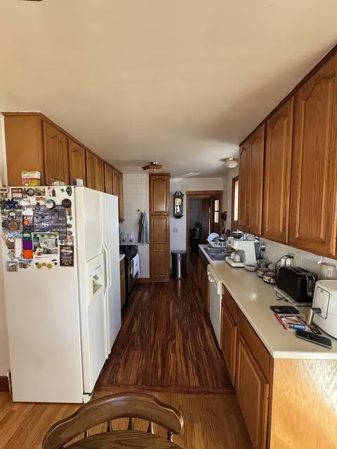 Kitchen - 886 E Thacker St, Des Plaines, IL 60016 photo 2 of 2