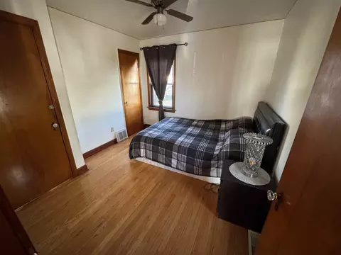 Bedroom - 886 E Thacker St, Des Plaines, IL 60016 photo 1 of 4