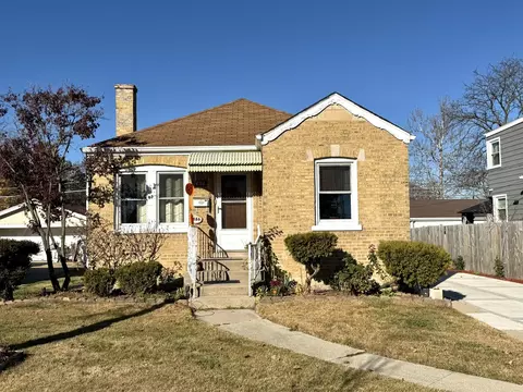 886 E Thacker St, Des Plaines, IL 60016