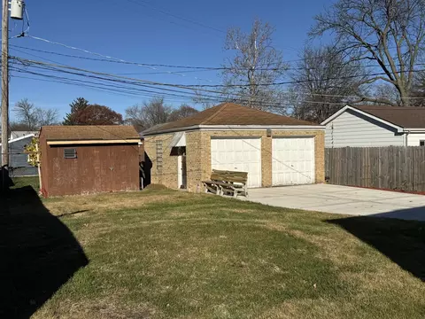 Exterior - 886 E Thacker St, Des Plaines, IL 60016 photo 4 of 5