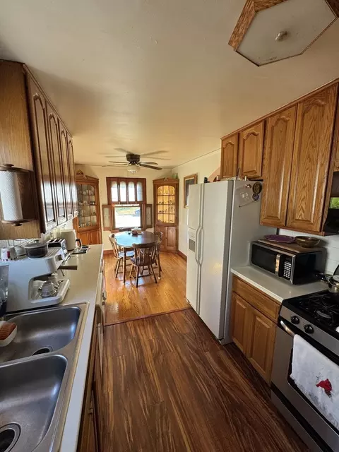 Kitchen - 886 E Thacker St, Des Plaines, IL 60016 photo 1 of 2
