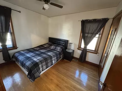 Bedroom - 886 E Thacker St, Des Plaines, IL 60016 photo 2 of 4