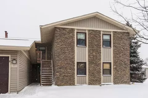 1355 Laguna Ct #B, Hanover Park, IL 60133