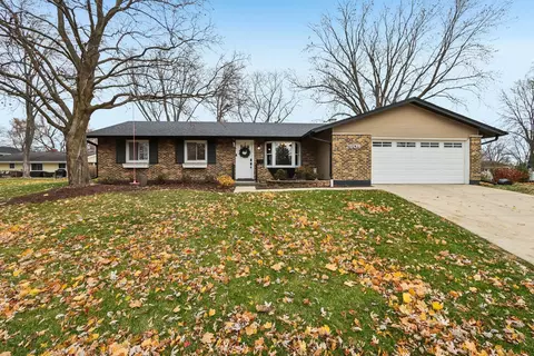 2608 York Ct, Woodridge, IL 60517