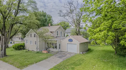 Exterior - 552 Walnut Ave, Elgin, IL 60123 photo 3 of 3