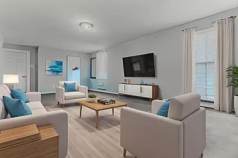Living - 552 Walnut Ave, Elgin, IL 60123 photo 2 of 3