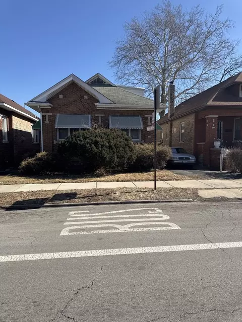 8121 S Jeffery Blvd, Chicago, IL 60617