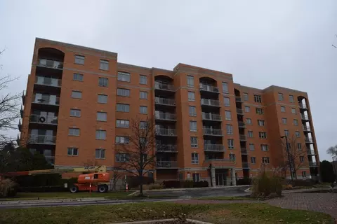 6801 N Milwaukee Ave #404, Niles, IL 60714