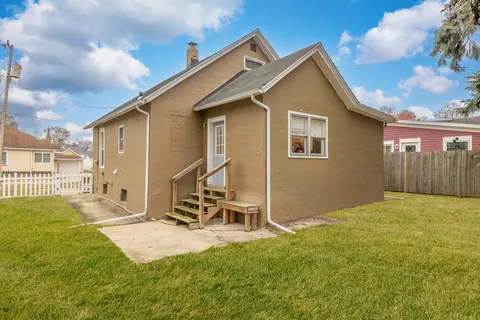 Exterior - 809 Poplar St, Ottawa, IL 61350 photo 4 of 6