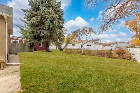 Exterior - 809 Poplar St, Ottawa, IL 61350 photo 2 of 6