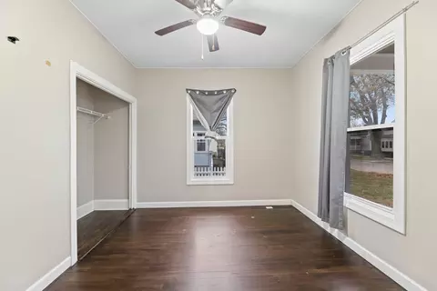Bedroom - 809 Poplar St, Ottawa, IL 61350 photo 2 of 3