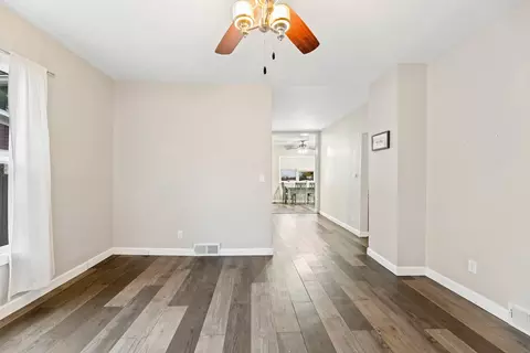 Living - 809 Poplar St, Ottawa, IL 61350 photo 3 of 3