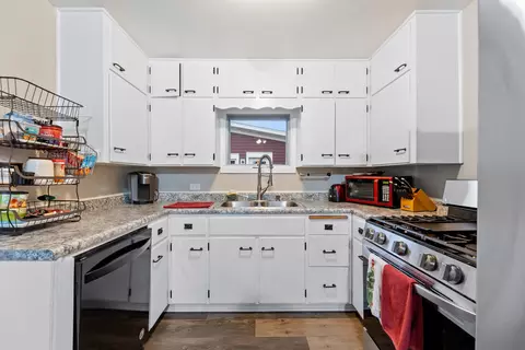 Kitchen - 809 Poplar St, Ottawa, IL 61350 photo 3 of 3