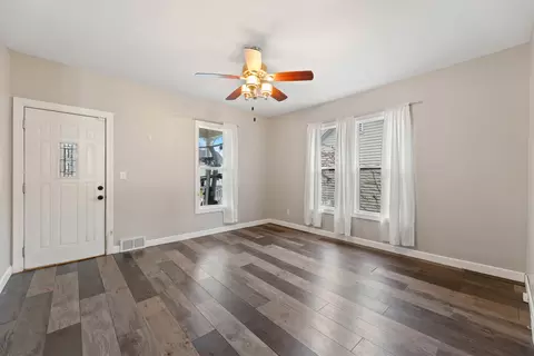 Living - 809 Poplar St, Ottawa, IL 61350 photo 1 of 3