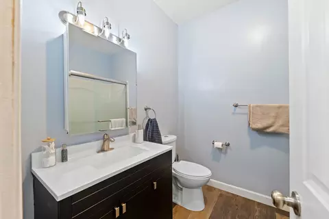 Bath - 809 Poplar St, Ottawa, IL 61350 photo 1 of 2