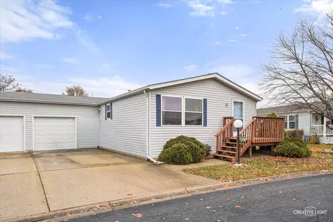 776 Mallard Cir #B, Sandwich, IL 60548