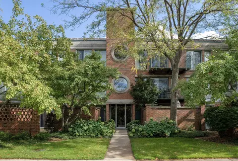 5020 Arbor Ln #203, Northfield, IL 60093