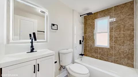 Bath - 7545 S Perry Ave, Chicago, IL 60620 photo 3 of 3