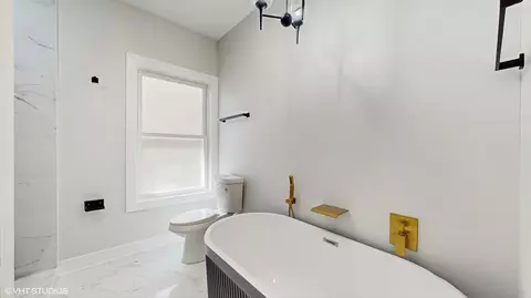 Bath - 7545 S Perry Ave, Chicago, IL 60620 photo 1 of 3