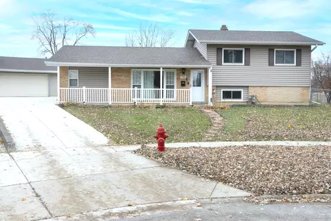785 Woodlawn St, Hoffman Estates, IL 60169
