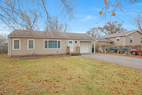 8907 Ramble Rd, Wonder Lake, IL 60097